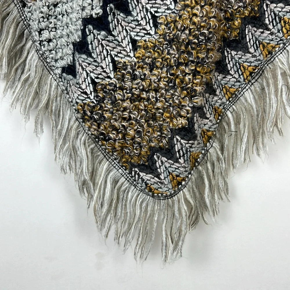 Women’s poncho sweater with fringe wrap shawl OS - Picture 3 of 9